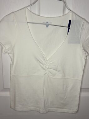 Brandy Melville Cream V-Neck Ruched Short Sleeve Tee